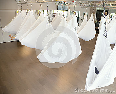 aerial-yoga-26863078